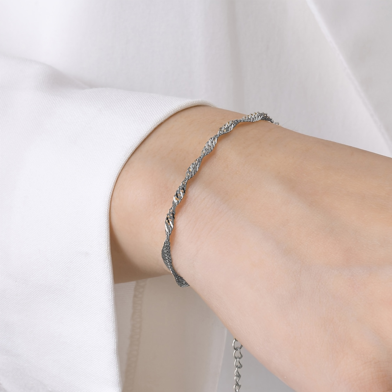 Women's Exquisite Plain Circle Bracelet, Versatile Design